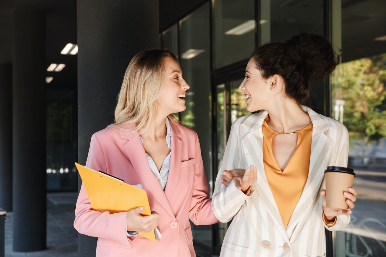 two beautiful young businesswomen walking outdoors 1 • Posicionamiento Web Las Palmas